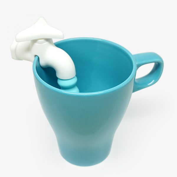 Faucet Tea Infuser dalam cawan