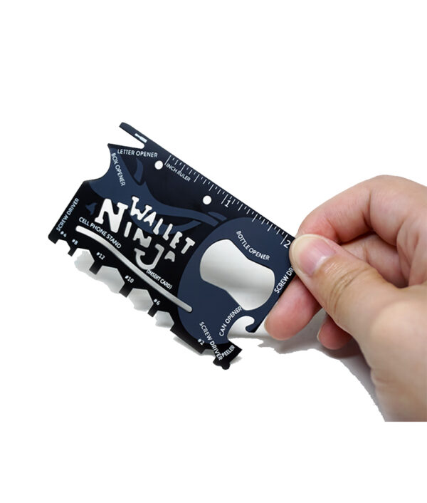 Wallet-Ninja-18-in-1-multi-tool-in-hand