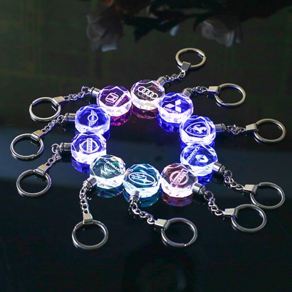 Letšoao la Koloi la Keychain Laser le Behiloeng Crystal Keyring Styling Keychain le Mpho ea Mebala e mebala-bala ea Souvenir ea Leseli la LED 10