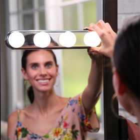 4 LED Bulbs Makeup Light - image 1