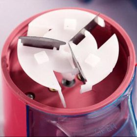 Portable Electric Lint Remover - image 9