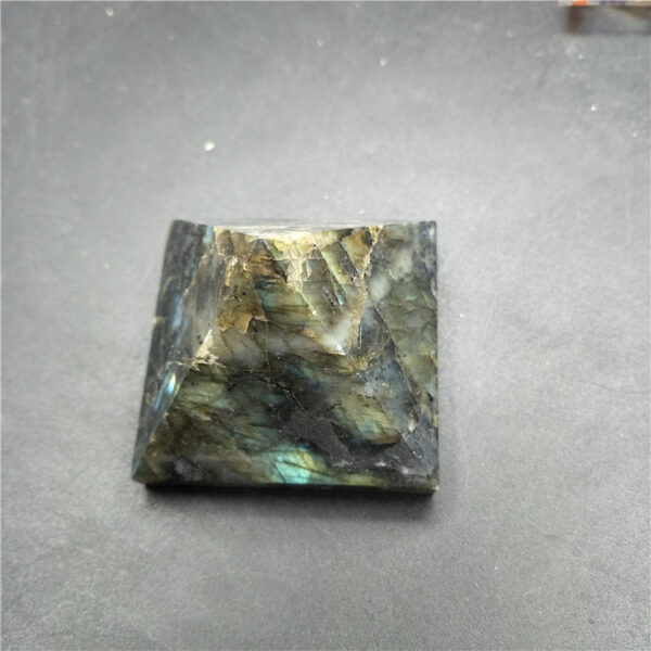 1pcs 50 60g Natural labradorite Mascot Quartz Pyramid Crystal Stone Healing Home Decor DIY Ornament 3