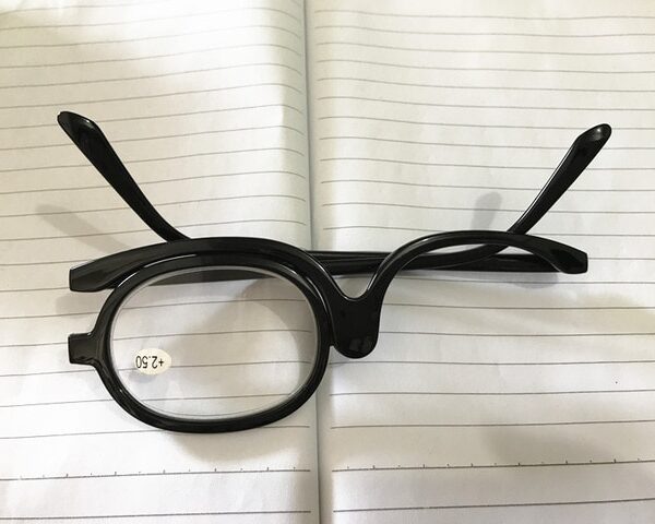 2018 Rotating Magnify Eye Makeup Glasses Reading Glasses Women Cosmetic Presbyopia Eyeglasses Folding Up Eyewear YJ208.jpg 640x640