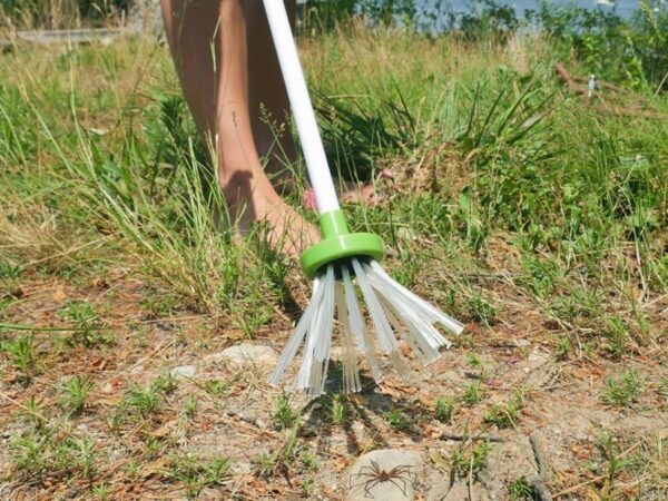 My Critter Catcher Long Handled Insect Grabber Travel Eco Friendly Catch Release Spiders and Insects 3