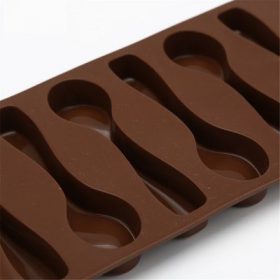 Spoon Cake Mold - image 4