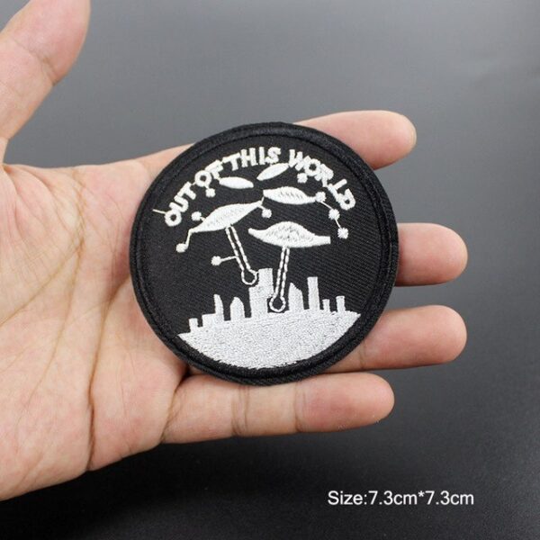 Fashion cool UFO Alien patches Pagborda iron sa pagtahi alang sa sinina Patches Round Badge sticker sa 6..jpg 640x640 6