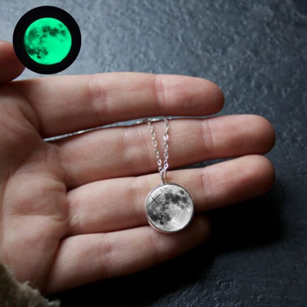 Glow In The Dark Moon Necklace 14mm Galaxy Planet Glass Cabochon Pendant Necklace nga Silver Chain Luminous