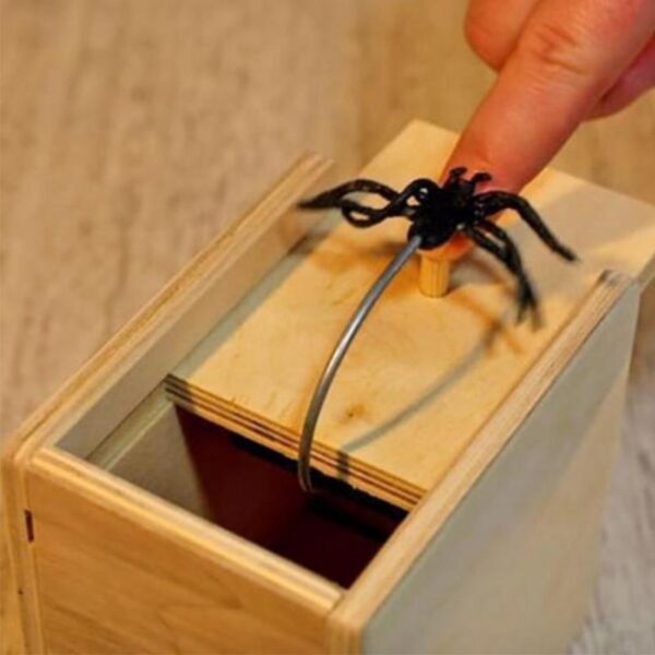 Hot Sale New Surprise Animals Spider Loma in Wooden Box Gag Gift Practical Funny Joke Prank 5