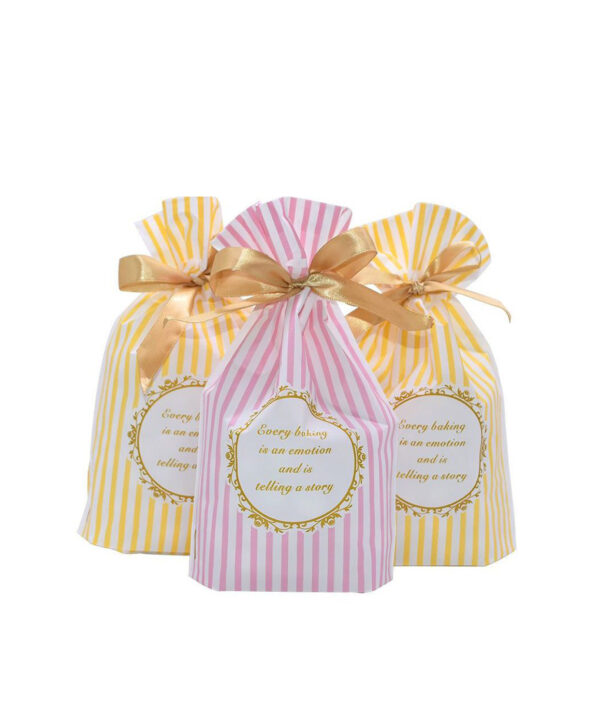 Wedding Favors Cute Bow Tie Stripe Cookie Candy Gift Bags alang sa Candy Biscuits Snack Baking Package 3 e1548940644461