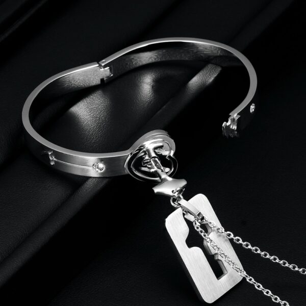 Um casal conjuntos de jóias de aço inoxidável amor coração bloqueio pulseiras pulseiras chave pingente colar casais 5