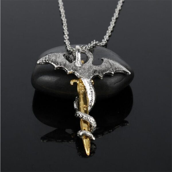Luminous Jewelry Dragon Sword Pendant Necklace Game Of Throne Neck lace Glow In The Dark Anime 3