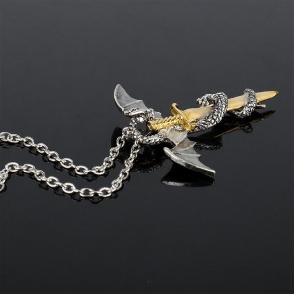 Luminous Jewelry Dragon Sword Pendant Necklace Game Of Throne Neck lace Glow In The Dark Anime 5