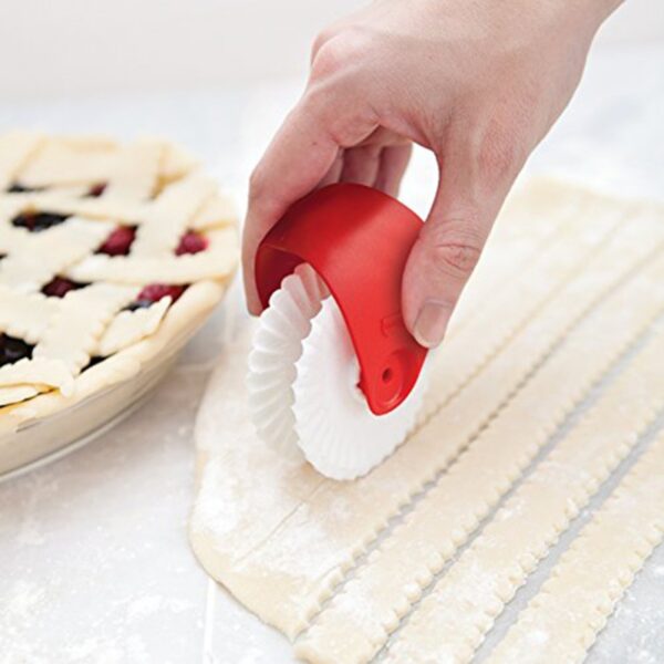 Pastry Cuter Rolling Wheel Decorator Para Masiguro ang Hamis nga Pagputol sa DIY Rust Proof Manual Noodle Cutter Knife 3