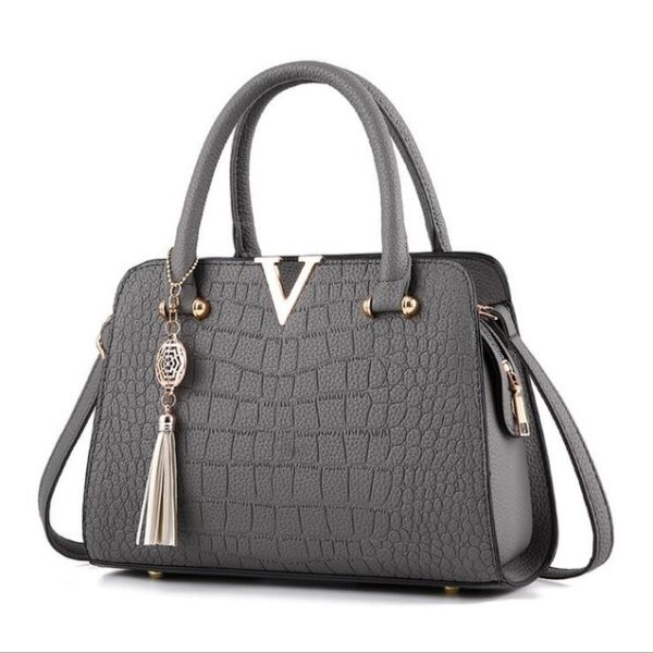 woman fashion Crocodile leather V letters Designer Handbags Luxury quality Lady Shoulder Crossbody Bags fringed Messenger 1.jpg 640x640 1