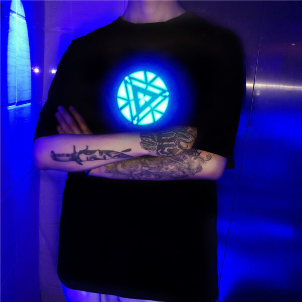 Lalaki Babaye Iron Man LED Light Acoustic Control O liog Mubo nga bukton T Shirt 3