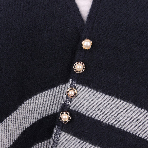 10pcs ọtụtụ Iomie Pearl Circle Brooch Pin PU Button Women Trendy Metal Sweater Collar Hijab Pin 4