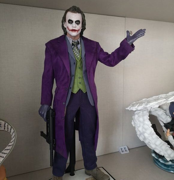 HC Hot Toys Movie DC Joker in Movie Batman Joints Moveable Action Figure PVC Collectible Model 3