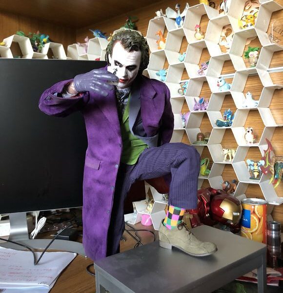 HC Hot Toys Movie DC Joker in Movie Batman Joints Moveable Action Figure PVC Collectible Model 4