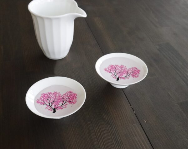 Japoniško stiliaus Vyšnių gėlių slyvų gėlė Sake puodelis Vandens nudažytas spalvos pakitimo puodelis Keraminis baltasis vynas 2