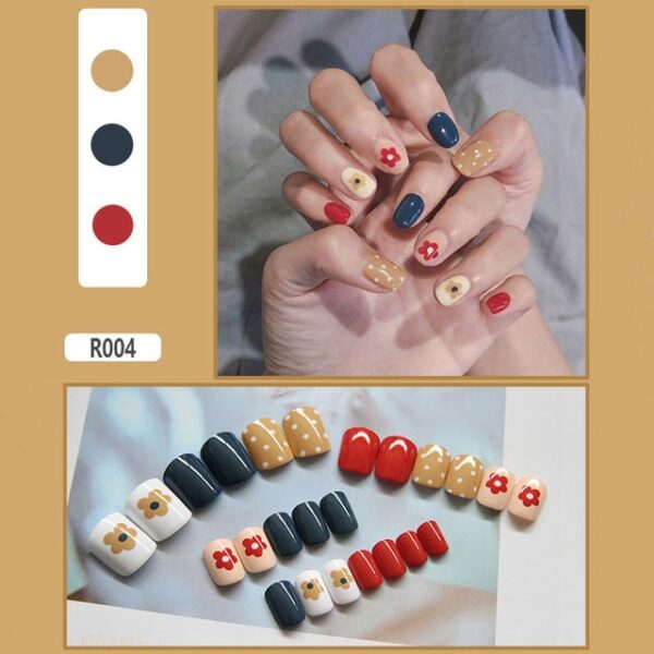 24pcs Dəst Karikatura Nails Qısa Saxta Dırnaqlar Çiyələk Yumurta Yay Fake Nail Qızlar Nail Art 3.jpg 640x640 3