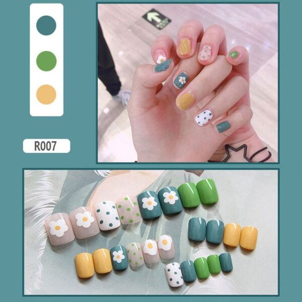 24pcs Dəst Karikatura Nails Qısa Saxta Dırnaqlar Çiyələk Yumurta Yay Fake Nail Qızlar Nail Art 6.jpg 640x640 6