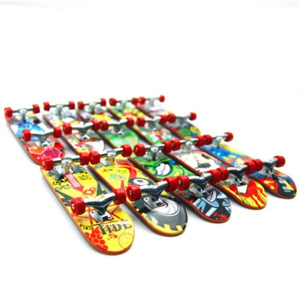 2 STÜCKE Fingerboard Tech Truck Mini Skateboards Legierung Stent Party Favors Geschenk 4