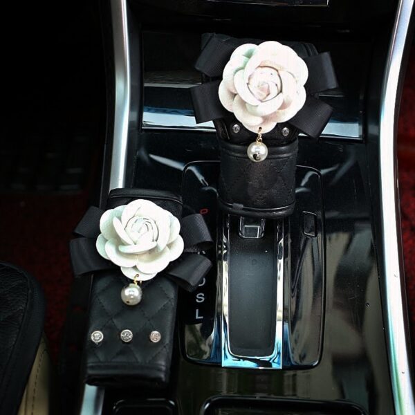 Crystal Rhinestones Camellia Flower машины дотоод засал чимэглэл Эмэгтэйчүүдийн арьсан жолооны хүрдний хавтас Гар тоормосны арааны хавтас 3
