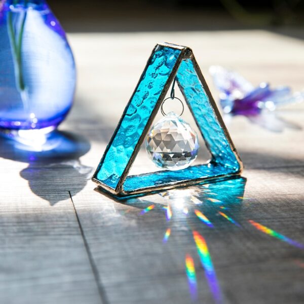 HD Stained Glass Tripod Figurine Rainbow Maker Krystallkule Prismer Vindu hengende Suncatcher Glass Papirvekt