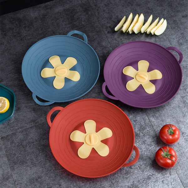 Multifunctional silicone petal shaped spill proof pot cover steaming rack to prevent boiling water from splashing