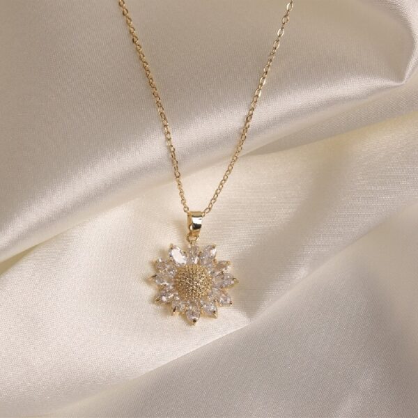 2020 Korean New Design Fashion Jewelry Exquisite Copper Inlay Zircon White Daisy Pendant Elegant Female Clavicle 1