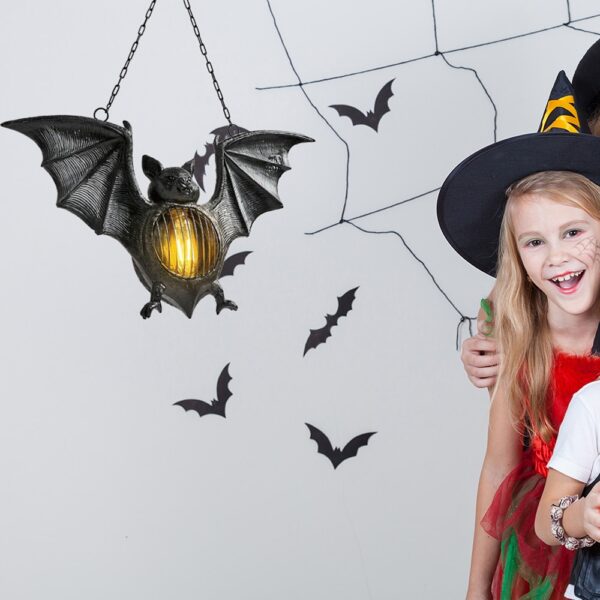 BIEMLERFN Halloween Bat Hanging Light Horror Theme Party na -enye ihe nkwado resin bat maka ụlọ ịchọ mma Halloween 4