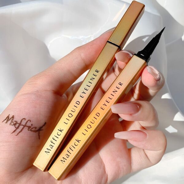 Eye Shadow Liner เครื่องสำอางผสมปากกาสีดำ Waterproof Is Not Blooming Eyeliner Pen อายไลเนอร์แห้งเร็ว 1