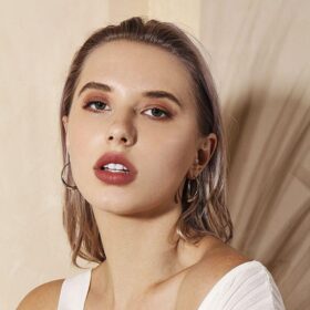 Simple Curved Earrings - image 2