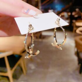 Simple Curved Earrings - image 5