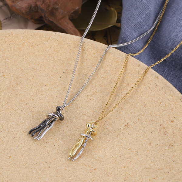 2021 Hot Sale Affectionate Hug Necklace Valentine s Day Couples Anniversary Gift Fashion Punk Street Style 2