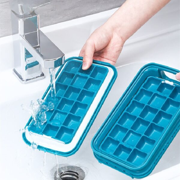 2 In 1 Portable Silicone Ice Ball Maker Foldable DIY Lattice Ice Hockey Kettle Cubic Container 3