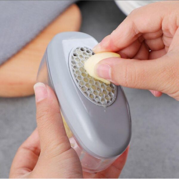 1pc Creative Garlic Presser Manual Push type Garlic Cutter Multifunctional Garlic Masher Cooking Gadgets Kitchen Accessories 2