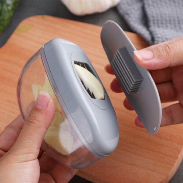 1pc Creative Garlic Presser Manual Push Type Garlic Cutter Multifunctional Garlic Masher Cooking Gadgets Kitchen Accessories 3