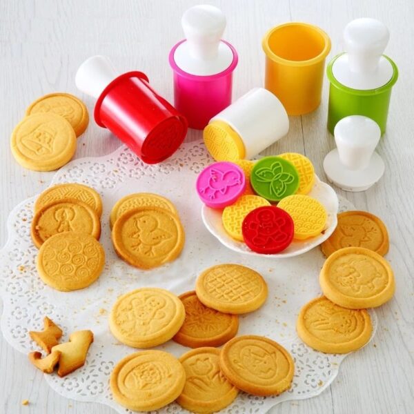 Cartoon Cookies Stamps Molds 6PCS Lot Plunger Chocolate Fondant Cake Embosser Cutter Bakeware Kitchen DIY Cake