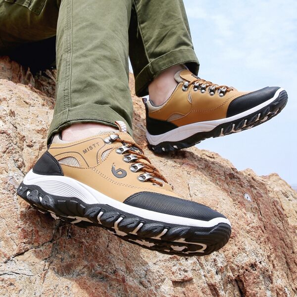 2021 New Brand Fashion Outdoors Sneakers Waterproof Men s shoes Men Combat Desert Casual Shoes Zapatos 2