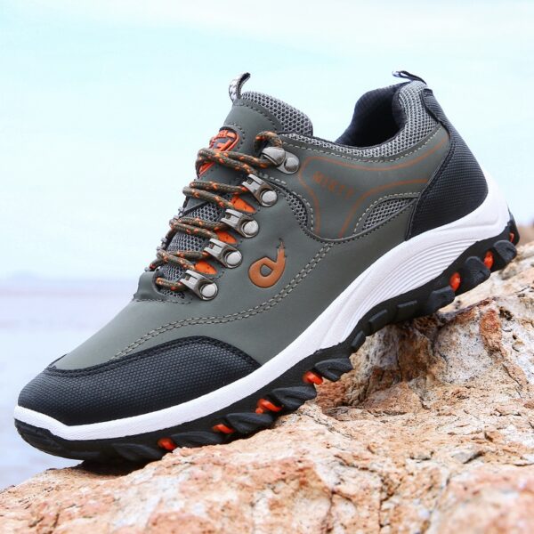 2021 New Brand Fashion Outdoors Sneakers Waterproof Men s shoes Men Combat Desert Casual Shoes Zapatos 3