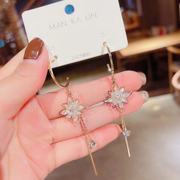 2021 new high grade sense zircon flower tassel earrings South Korean temperament fashion web celebrity earrings 2