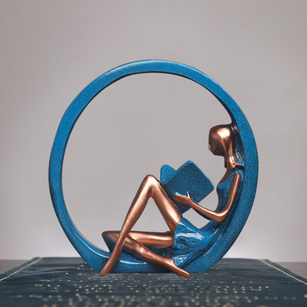 Yoga figurica ručno rađena smola lik skulptura osobe koja čita knjigu Savremeni dekor doma i ureda 2