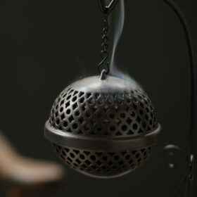 Creative Retro Iron Frame Incense Burner - image 3