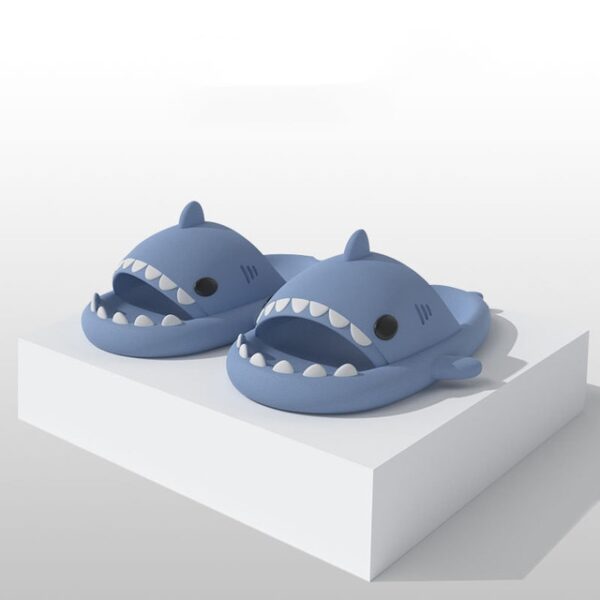 ASIFN Shark Slippers fir Fraen Männer Summer Doheem Anti-Rutsch Koppel Outdoor Cool Indoor Funny Slides 2.jpg 640x640 2